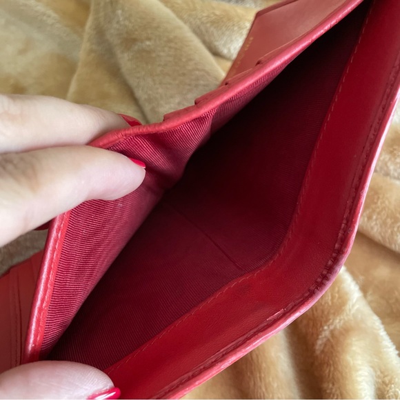 Prada red saffiano trifold wallet - Picture 13 of 16